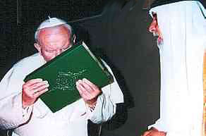 Kristi Vikarie kysser koranen